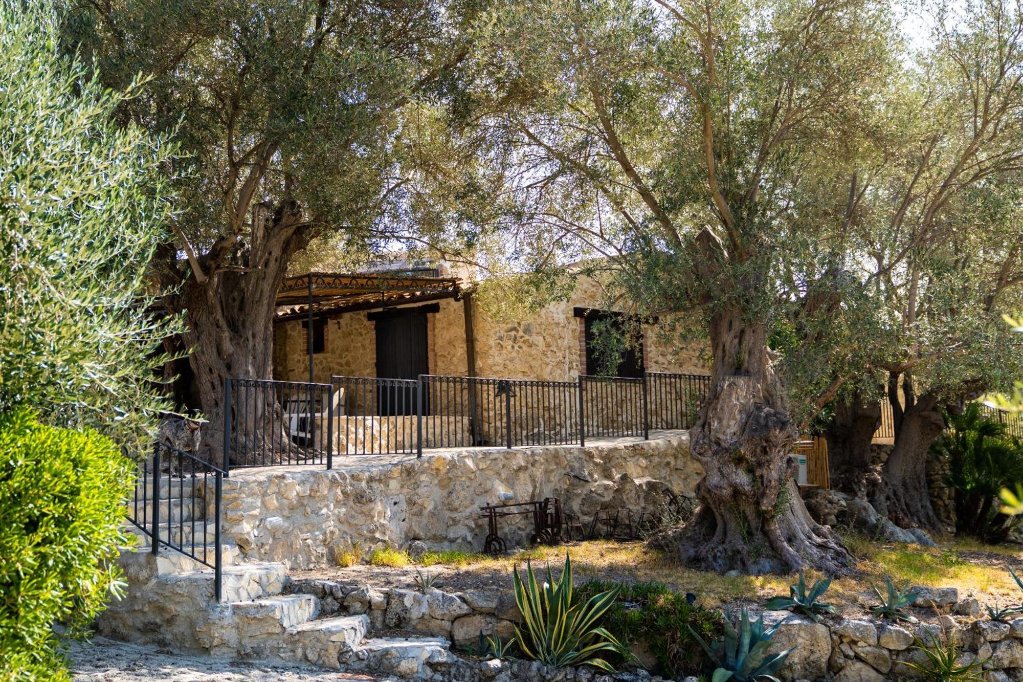 Roba Degli Ulivi Bed & Breakfast Agrigento Exterior photo