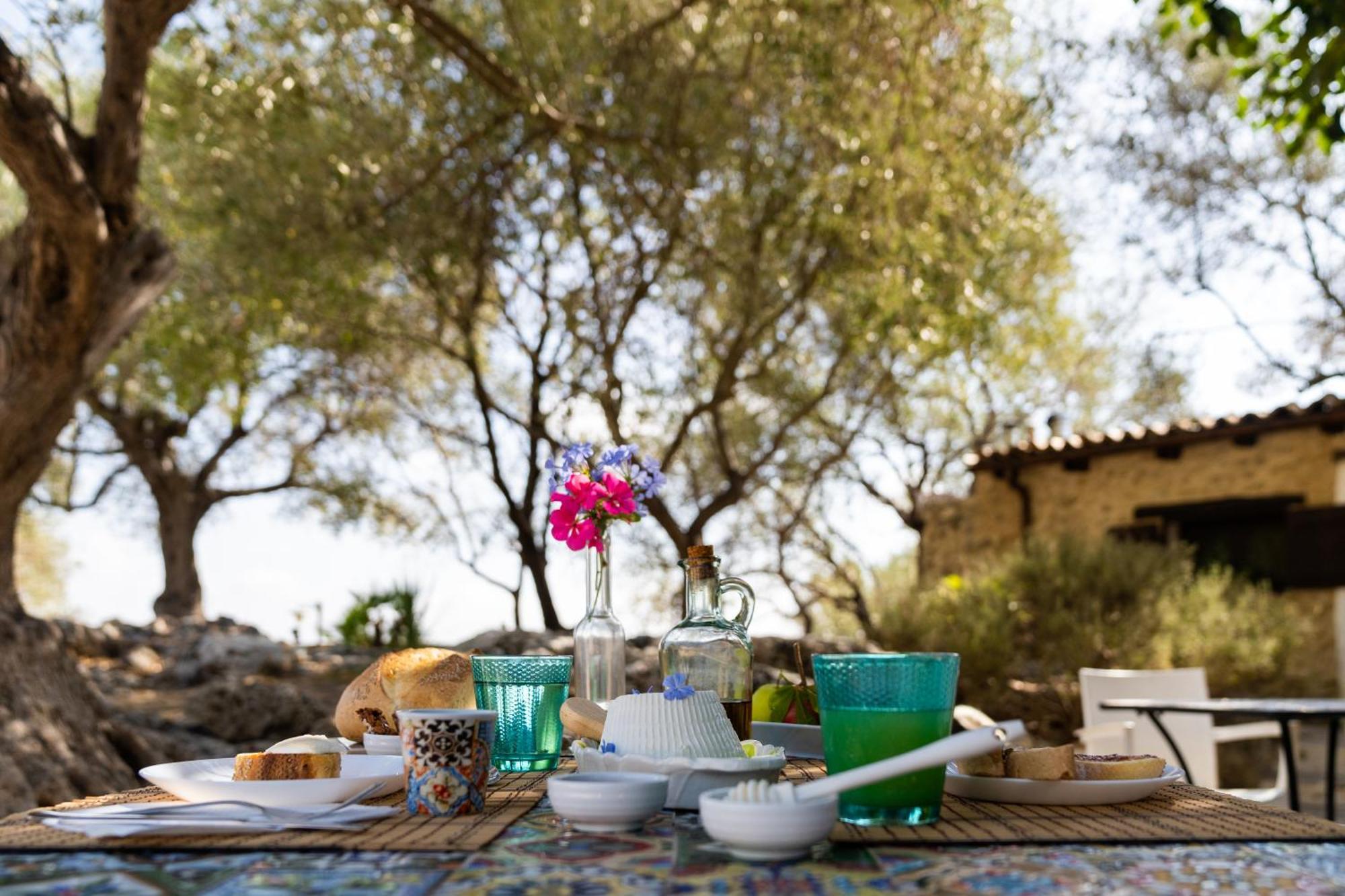 Roba Degli Ulivi Bed & Breakfast Agrigento Exterior photo