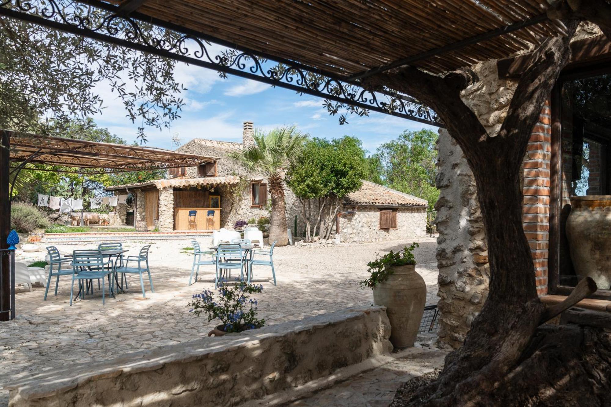 Roba Degli Ulivi Bed & Breakfast Agrigento Exterior photo