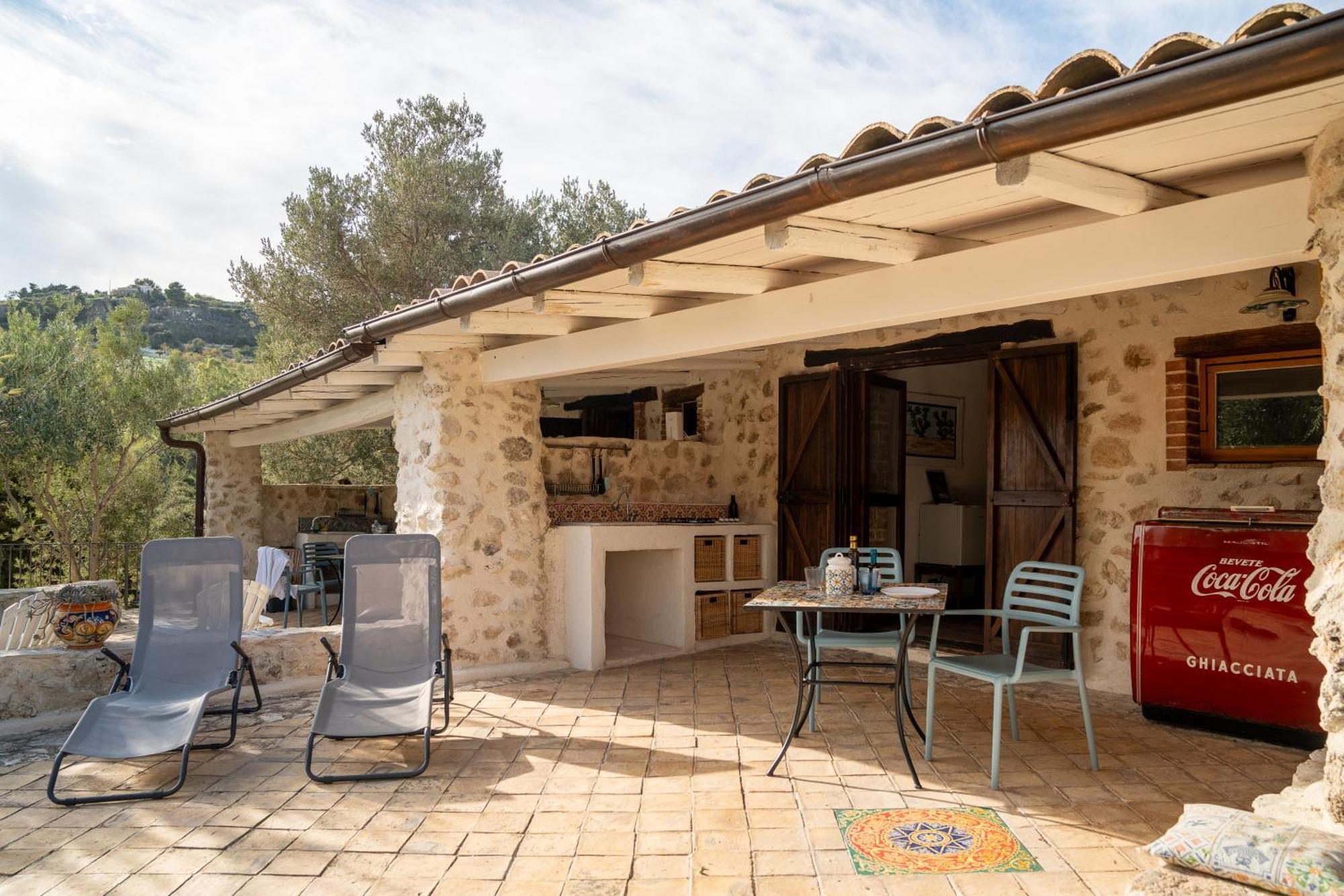 Roba Degli Ulivi Bed & Breakfast Agrigento Exterior photo