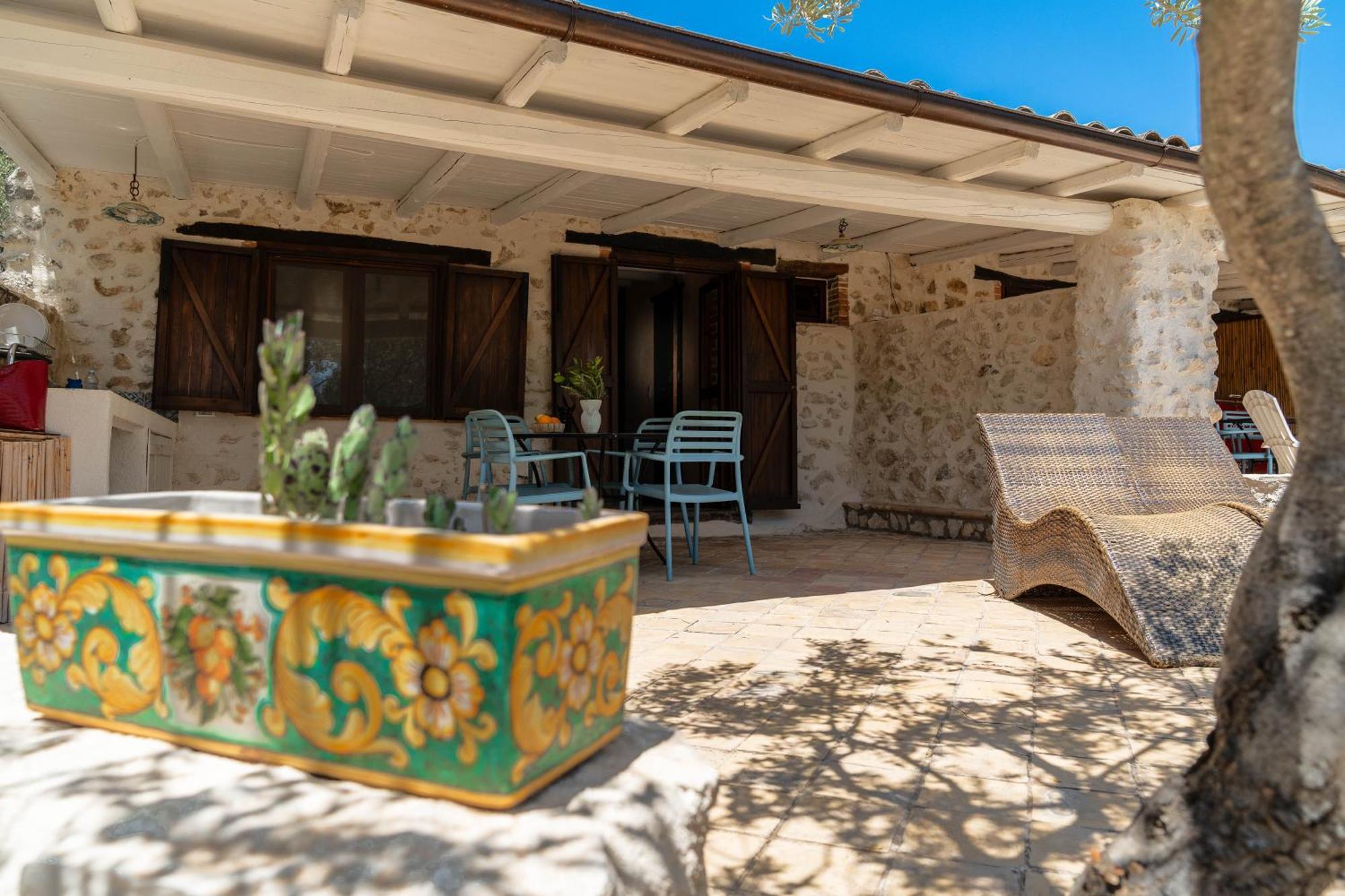 Roba Degli Ulivi Bed & Breakfast Agrigento Exterior photo